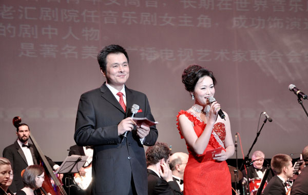 1主持人宣布2012新年音樂(lè)會(huì)開(kāi)始.JPG