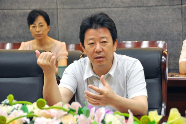 4.王市長對華億集團(tuán)的實力和成就表示贊賞，對雙方的合作寄予希望.jpg